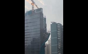 (影) 颱風「紅霞」登陸廣東! 恐怖影象曝光 高樓鷹架瞬間被吹倒 多地嚴重洪澇