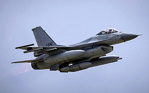 烏軍痛損第6架F-16戰機! 疑與「天竺葵」無人機相撞 飛行員彈射逃生