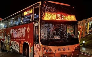 桃機大客車自撞32傷調查出爐！運安會：駕駛揮手分心、撞前1秒才踩煞車