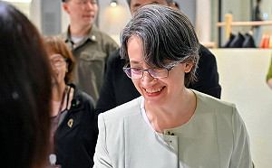 觀展「給台灣的情書」蕭美琴籲公民持續守護國家：愛會讓我們更強