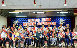 黃偉哲表揚20位勞工模範父親  感謝撐起家庭與城市幸福力量