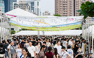 台日大港水果祭首日人氣爆棚 熊本應援攤位留言送暖災區 