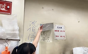 蓋牌蔣萬安改簽沈伯洋！饒河夜市百年老店「1星對決5星」互灌　一小時千則評論