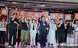 1句靈魂拷問全場冷場！沈伯洋全橘主視覺亮相 高嘉瑜力挺卻遇滿滿尷尬