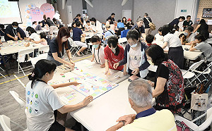 高雄首創家庭桌遊公開發表   百人三代同堂祖孫共學