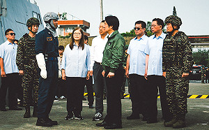 漢光42號演習進入反登陸階段　賴清德登海巡艦視導操演