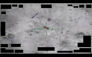 (影) 川普令「UFO全解密」！國防部曝詭異黑色飛行物 軍人驚見巨大三角體