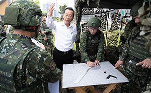 顧立雄視導漢光42號演習 肯定常後整合提升防衛戰力