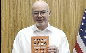 AIT緊急避難包大公開！小橘書、「美國快樂水」全入袋