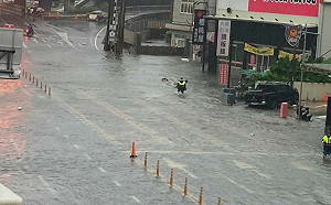 雨彈連炸台南！仁德、永康多處積淹水　地下道及涵洞封閉