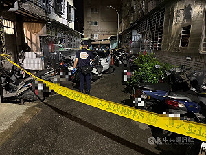 拒檢逃進死巷涉倒車衝撞　男遭警開槍擊中胸部送醫