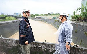超大豪雨強襲高雄    陳其邁馬不停蹄緊盯各地水情   