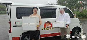 台南遭「超大豪雨」襲擊 郭國文送熱食至災區並協調抽水設施