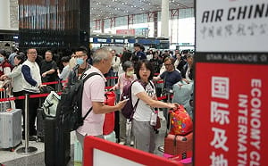 中國用觀光客施壓「赴中日人大減」矢板明夫：典型搬石頭砸自己腳