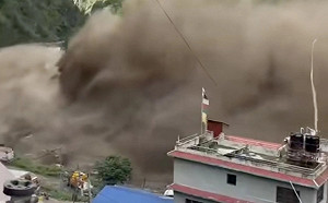 (影) 恐死傷慘重! 西藏吉隆海關爆大土石流交通全斷、內蒙古山洪也奪5命