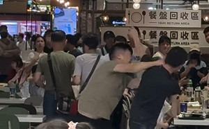 大巨蛋美食街流血鬥毆！不鏽鋼筷狠插頭 警揭糾紛原因