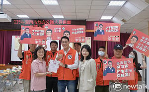 一年內「兩度登記」  李宗霖偕妻扎根家鄉拼議員連任