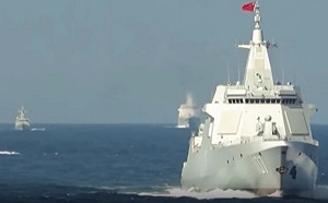 睽違13個月再露面　2025年8月黃岩島互撞艦「桂林號」重返南海