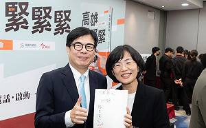 出席陳其邁新書發表會  蘇巧慧：選對人，讓城市進入新時代