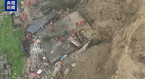 (影) 暴雨重創中國南方! 湖南江西土石流毀村落 災民揭官「忙著封鎖災情」