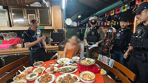 佛祖面前在桌上亂搞！ 泰僧人侵吞信眾捐款、搞淫趴被捕後遭褫奪僧籍