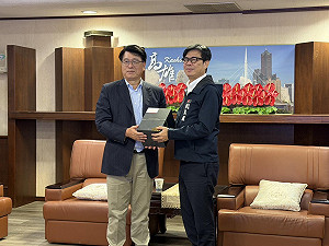 游盈隆訪高雄選委會：30萬選務人員是「台灣民主選舉守護神」 期許年底選務「零缺失、零差錯」