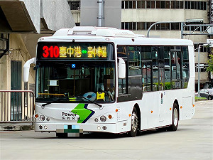 台中公車乘客亮刀引恐慌！司機直衝派出所免衝突 警依法送辦