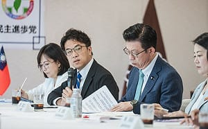 穿防彈背心遭蔣萬安批抹煞警察努力 沈伯洋：將帥無能才會讓基層感到疲累