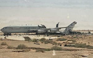 美軍挨轟近照曝光  E-3預警機機尾斷裂、科威特營地營房被掏空