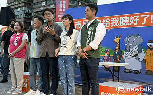 首次肥皂箱活動！萬華民眾談街友問題 沈伯洋：思考移動式收容巴士
