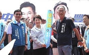 (影) 盧秀燕台中合體江啟臣挺小雞 下午急奔澎湖跨海輔選衝人氣