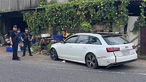 台南男拒檢衝撞警車！警開14槍制伏 車內搜出毒品
