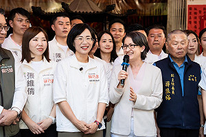 蕭蘇板橋合體拜廟 蕭美琴大讚蘇巧慧：最能開創新北未來的市長人選