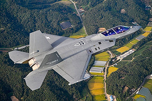 25年磨一劍！韓國「紫鷹」正式入列 首架自製量產KF-21交付