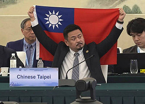 網友秒戳破「洪申翰APEC舉國旗」是AI假照片 梁文傑：是要幹嘛?