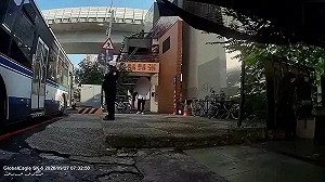 男子陳屍公車3日竟無人發現！粗心司機遭停職 新店客運：全面消毒、科儀祈福
