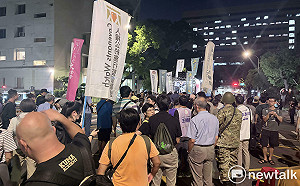 39民團夜圍立院遊行 要求新會期勿癱瘓機關、拖追加預算