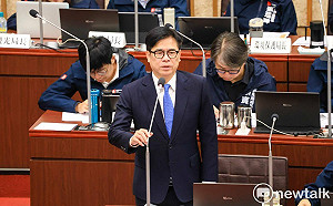 高雄不跟別人比、要「跟自己賽跑」　陳其邁：不設限才能在世界浪潮搶先機
