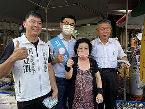 謹記蔣萬安「甘蔗風波」！柯文哲彰化助選收甘蔗笑稱「當打狗棒不錯」 團隊抱好不敢亂丟