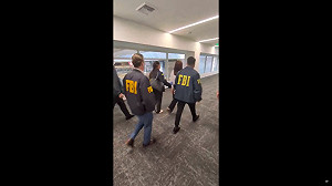 (影) 監控賴清德兒子 張婉瑩真是女間諜？ 網：與方芳都來自北京「這學校」.....