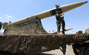 (影) 沙烏地攔截襲首都飛彈！胡塞狂轟沙2機場、軍事基地 雙方都稱擊落無人機