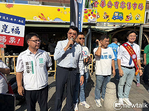 謝龍介金華市場拜票 承諾四年整頓市政改善市場周邊停車