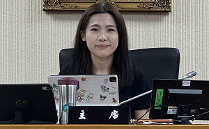 沈伯洋抱怨連假後就排專報  徐巧芯噹：今天禮拜一、該上班就上班