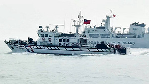 中國海警4艦「一路縱隊」侵擾金門限制水域 海巡巡防艇「一對一」近迫拒止