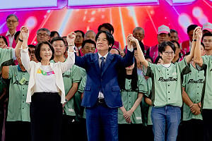 賴清德酸蔣萬安「屏東學校就能領鮮乳！」大讚周春米「五星縣長」零舉債！
