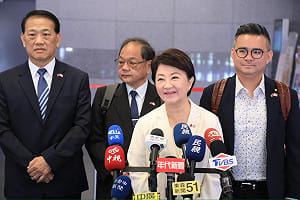 盧秀燕出訪團員有藍委 綠營質疑：個人蜜月經驗不能當隨行理由