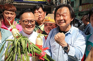 沈伯洋民調狂勝17% 王世堅8字回應 更曝蔡康永會支持「這人」...