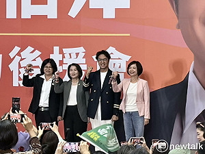 （影）沈伯洋合體綠營女將、戴鵝帽開唱《心花開》 蕭美琴也壓軸力挺