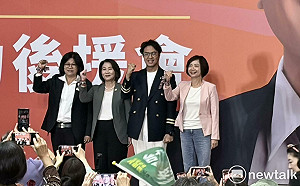 （影）沈伯洋合體綠營女將、戴鵝帽開唱《心花開》  蕭美琴也壓軸力挺