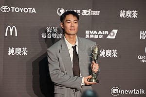 (影)金鐘61》入圍6次今年終於圓夢！楊祐寧奪最佳男配 淚崩喊：把獎項獻給爸爸
